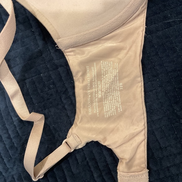 Victoria's Secret Other - 32 D vs bra